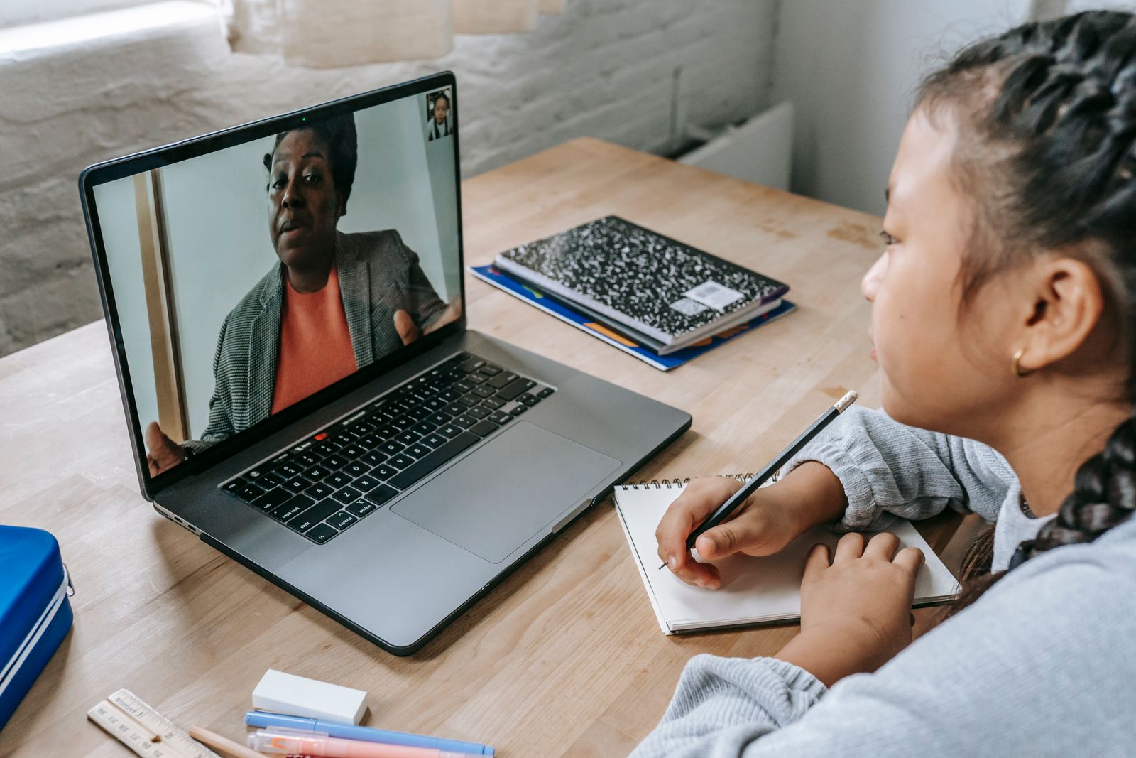 Student taking part in a live online lesson from home